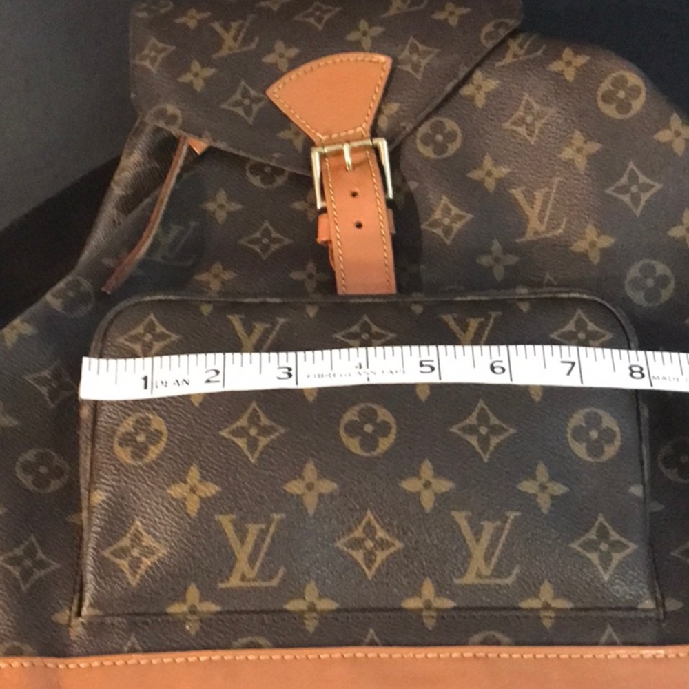 LOUIS VUITTON UNISEX BACK-PAC W/ADJUSTABLE SHOULDER STRAPS & OUTSIDE ZIP STORAGE - Picture 15 of 16